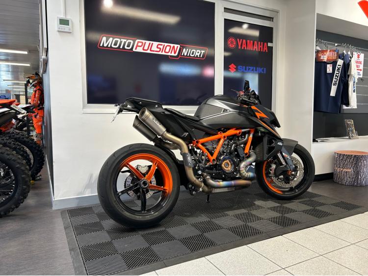 KTM 1390 SUPER DUKE R