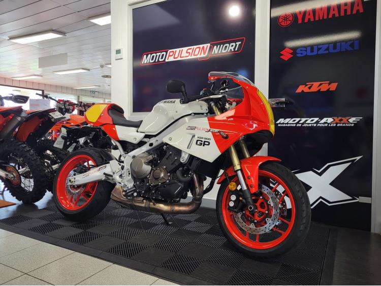 YAMAHA XSR 900 GP 2024